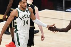 开云-包含JackeyLove爆冷击败加拿大队，惊险取胜引爆全场！的词条