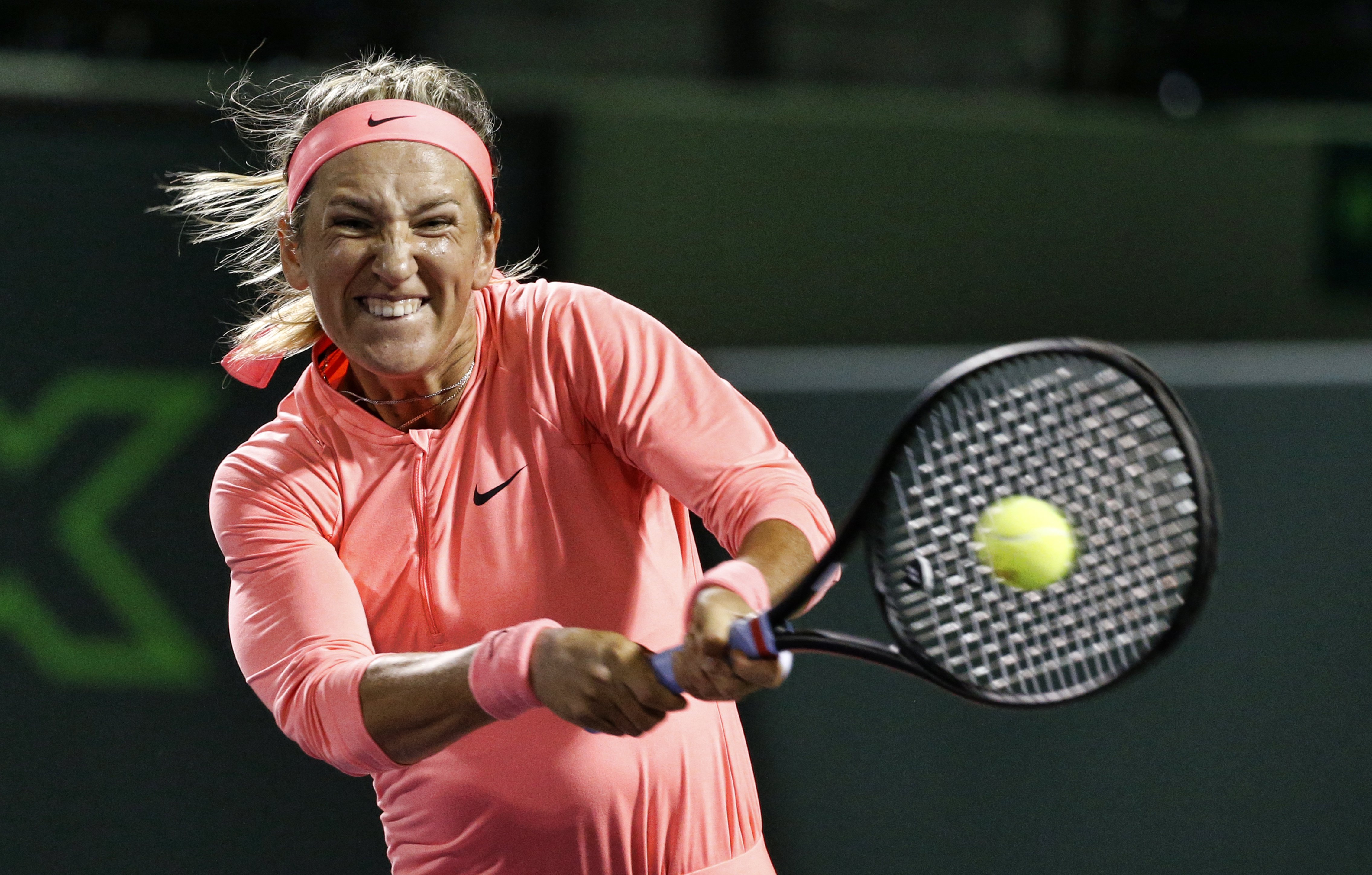 包含阿扎伦卡回归赛场，挺进下一轮首场状态亮眼，日本队观众沸腾！的词条