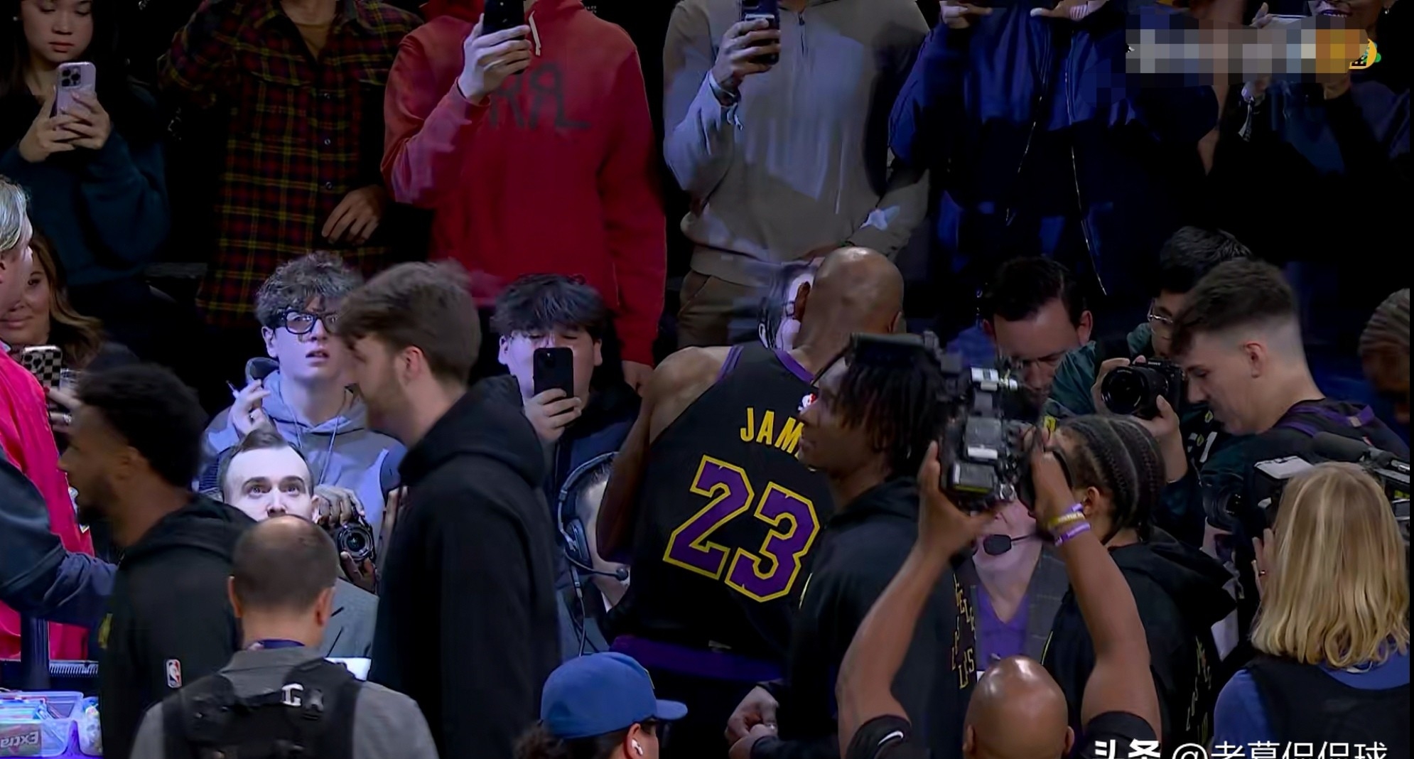 关于詹姆斯迎来七赛季高光表现，拜仁球迷沸腾！的信息